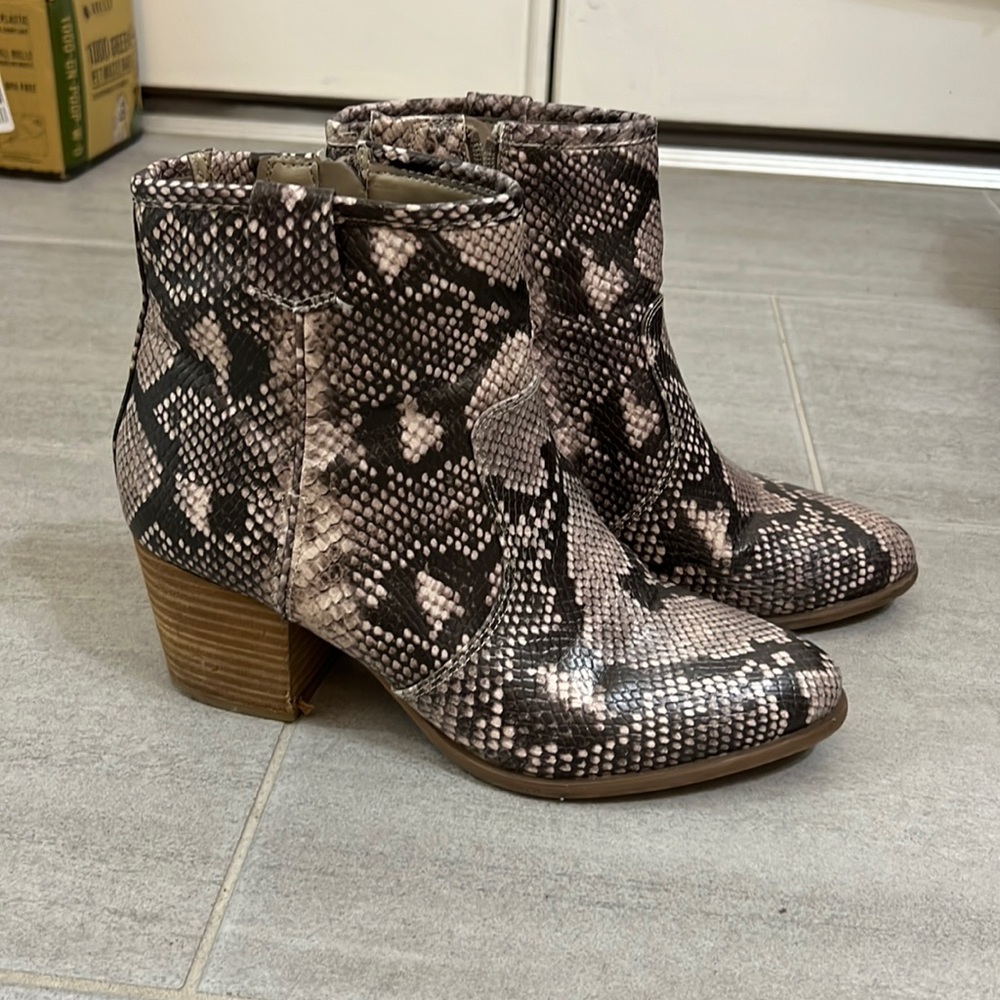 Carlos Santana Snakeskin boots, size 8